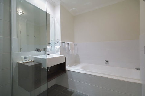 Macquarie Waters Boutique Apartment Hotel - Australia Accommodation 20