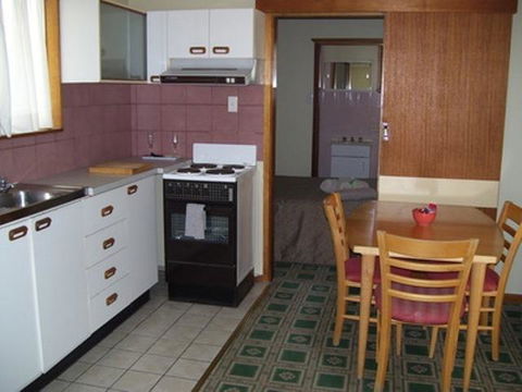 Glenwood Tourist Park & Motel - Australia Accommodation 9