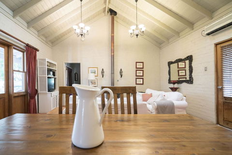 Thistle Hill Guesthouse - Walk To Many Wineries And Restaurants - Australia Accommodation 30
