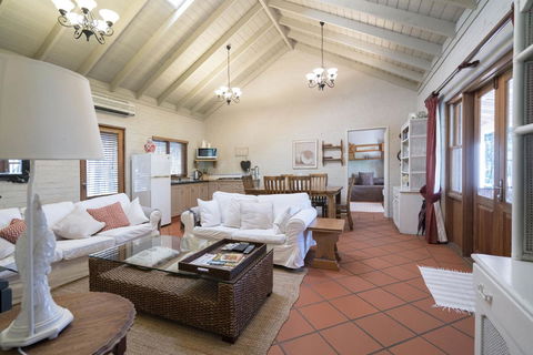 Thistle Hill Guesthouse - Walk To Many Wineries And Restaurants - Australia Accommodation 34