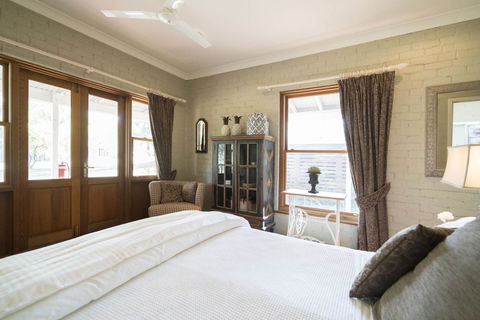 Thistle Hill Guesthouse - Walk To Many Wineries And Restaurants - Australia Accommodation 25