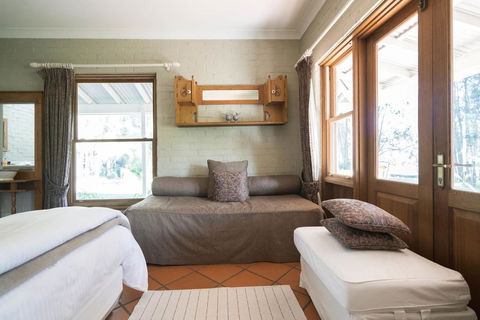 Thistle Hill Guesthouse - Walk To Many Wineries And Restaurants - Australia Accommodation 39