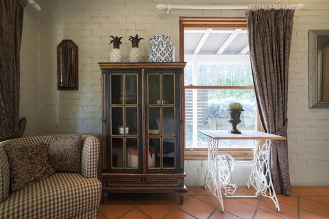 Thistle Hill Guesthouse - Walk To Many Wineries And Restaurants - Australia Accommodation 24