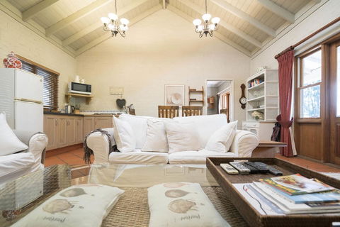 Thistle Hill Guesthouse - Walk To Many Wineries And Restaurants - Australia Accommodation 29