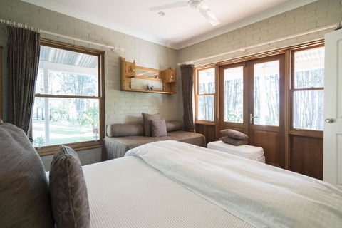 Thistle Hill Guesthouse - Walk To Many Wineries And Restaurants - Australia Accommodation 37