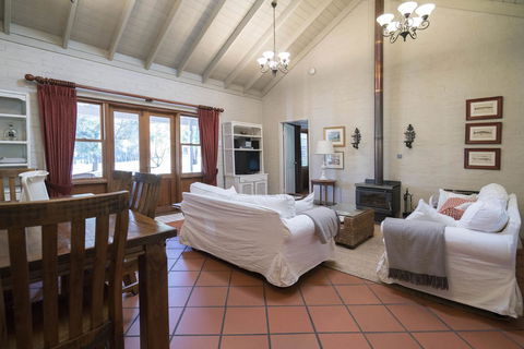 Thistle Hill Guesthouse - Walk To Many Wineries And Restaurants - Australia Accommodation 32