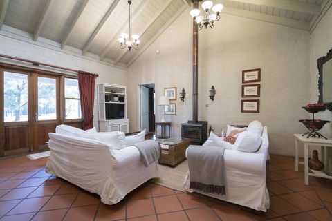 Thistle Hill Guesthouse - Walk To Many Wineries And Restaurants - Australia Accommodation 31