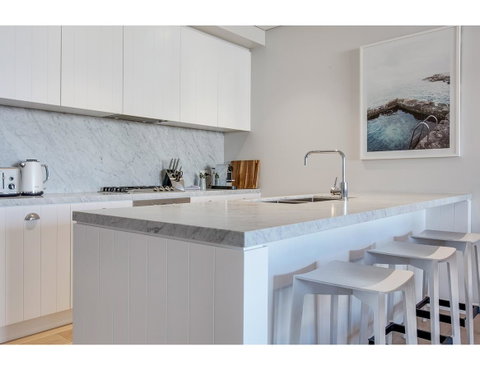 Oceanside Elegance At Superb Home Steps From Sand - Australia Accommodation 2