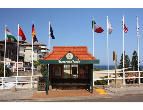 Oceanside Elegance At Superb Home Steps From Sand - Australia Accommodation 24