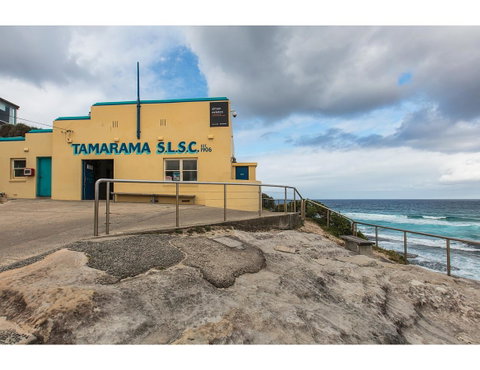 Oceanside Elegance At Superb Home Steps From Sand - Australia Accommodation 21