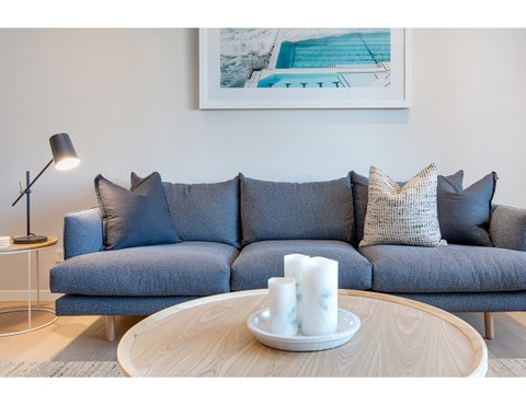 Oceanside Elegance At Superb Home Steps From Sand - Australia Accommodation 7