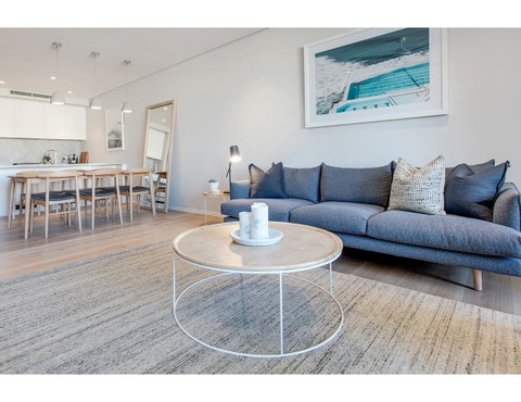 Oceanside Elegance At Superb Home Steps From Sand - Australia Accommodation 4