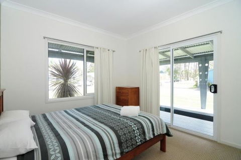 Huskisson Holiday Motel Cabins - Australia Accommodation 28