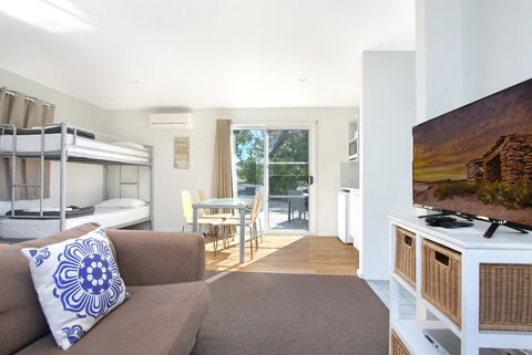 Huskisson Holiday Motel Cabins - Australia Accommodation 1