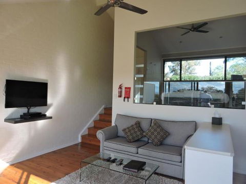 Wine Country Villas - Australia Accommodation 18