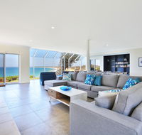 Neptune - Absolute Beachfront - Australia Accommodation