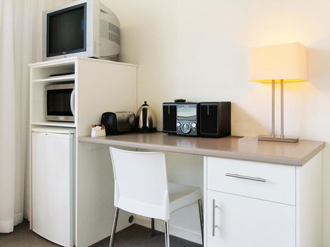Oaks Nelson Bay Lure Suites - Australia Accommodation 12