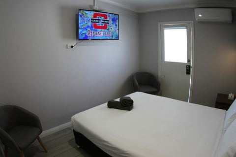 Sleepy Hill Motor Inn - Australia Accommodation 28