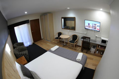 Sleepy Hill Motor Inn - Australia Accommodation 16