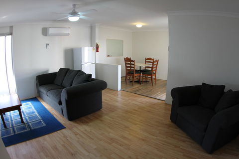 Sleepy Hill Motor Inn - Australia Accommodation 38