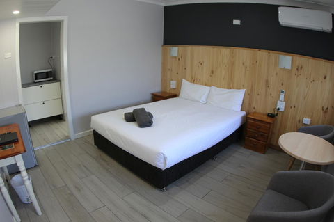 Sleepy Hill Motor Inn - Australia Accommodation 23