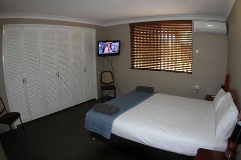 Sleepy Hill Motor Inn - Australia Accommodation 39