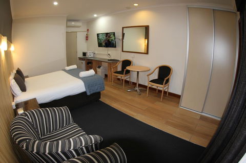 Sleepy Hill Motor Inn - Australia Accommodation 15