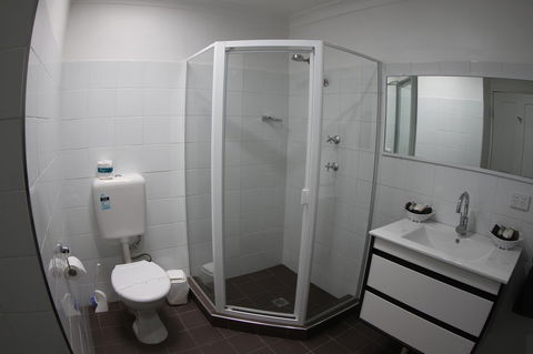 Sleepy Hill Motor Inn - Australia Accommodation 40