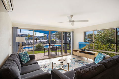 Sails Luxury Apartments Merimbula - Australia Accommodation 14