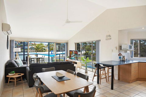 Sails Luxury Apartments Merimbula - Australia Accommodation 39
