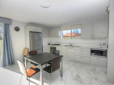 45 Wharf Street - Whole House - Australia Accommodation 3
