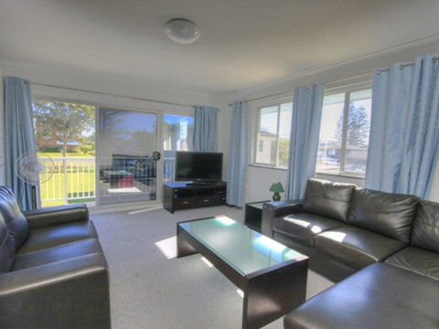 45 Wharf Street - Whole House - Australia Accommodation 0