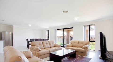Jindabyne Executive - Australia Accommodation 5
