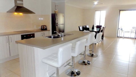 Jindabyne Executive - Australia Accommodation 8