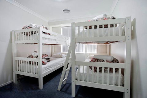 Jindabyne Executive - Australia Accommodation 6