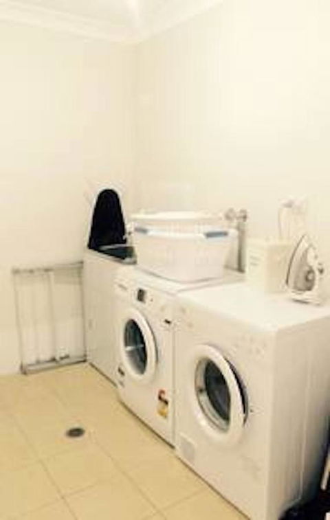 Jindabyne Executive - Australia Accommodation 9