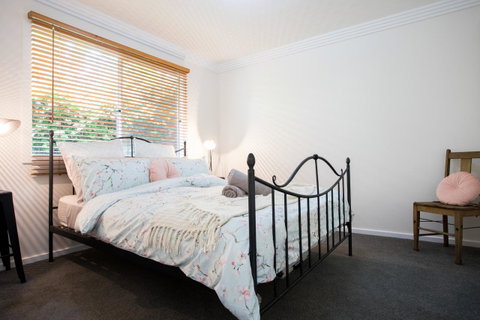 Armidale Cottage - House 2 - Australia Accommodation 23