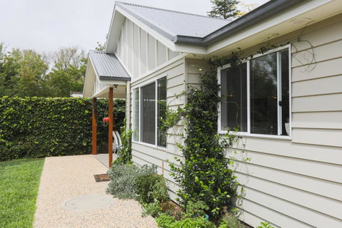 Armidale Cottage - House 2 - Australia Accommodation 2