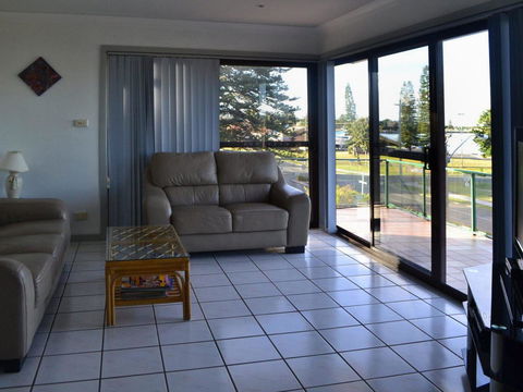 Oxley 8 At Tuncurry - Australia Accommodation 0