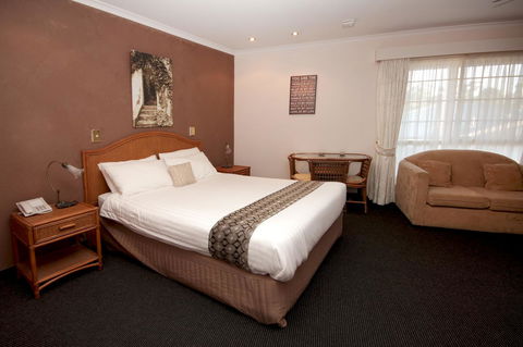 Sapphire Waters Motor Inn - Australia Accommodation 8