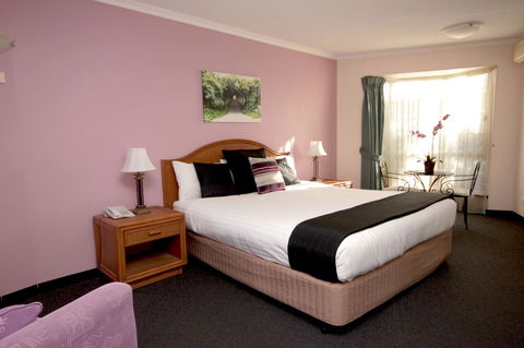 Sapphire Waters Motor Inn - Australia Accommodation 4