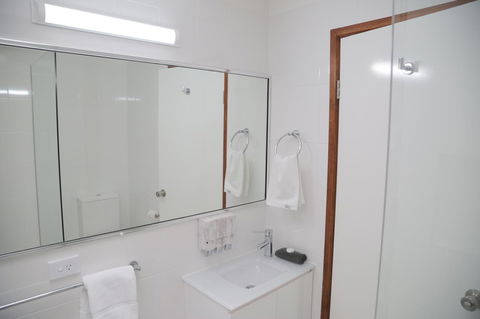 Sapphire Waters Motor Inn - Australia Accommodation 32