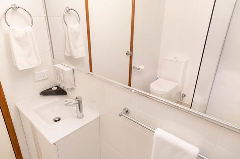 Sapphire Waters Motor Inn - Australia Accommodation 2