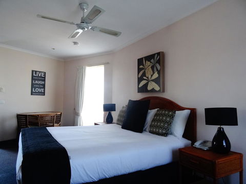 Sapphire Waters Motor Inn - Australia Accommodation 27