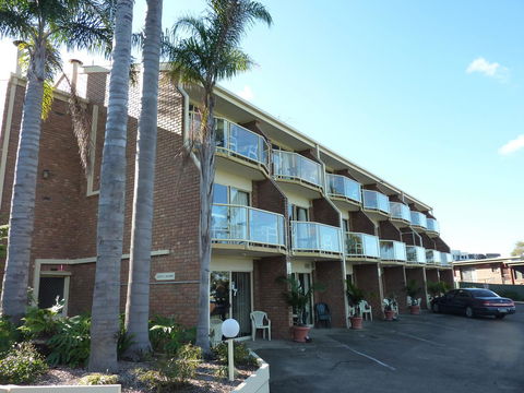 Sapphire Waters Motor Inn - Australia Accommodation 34