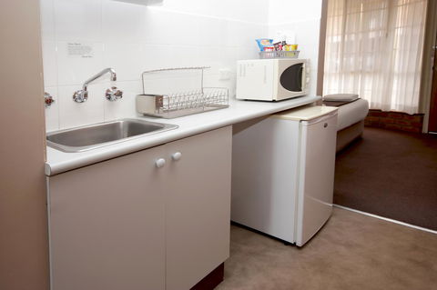 Sapphire Waters Motor Inn - Australia Accommodation 19