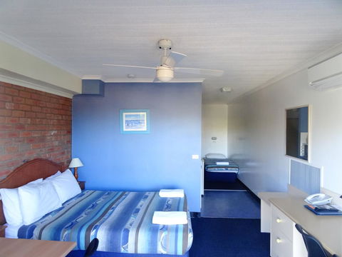 Sapphire Waters Motor Inn - Australia Accommodation 30