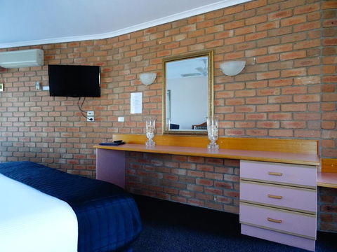 Sapphire Waters Motor Inn - Australia Accommodation 10