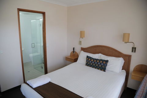 Sapphire Waters Motor Inn - Australia Accommodation 29