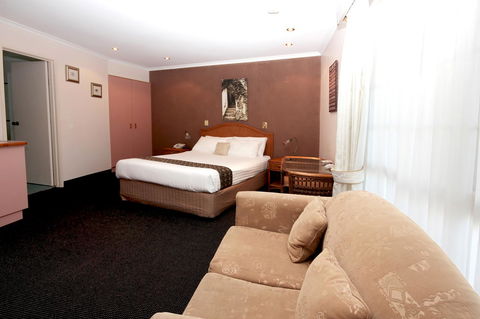 Sapphire Waters Motor Inn - Australia Accommodation 6
